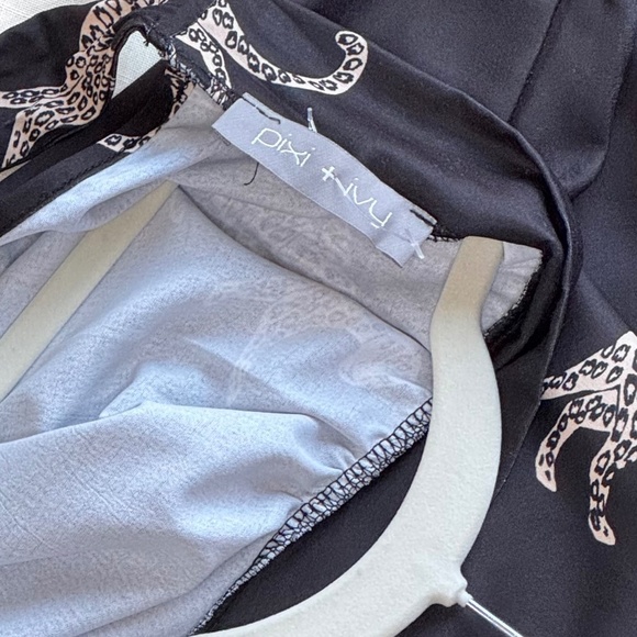 Pixi + Ivy Leopard One Size Top high Collar with Tie Animal Print Oversized Boxy - Picture 5 of 5